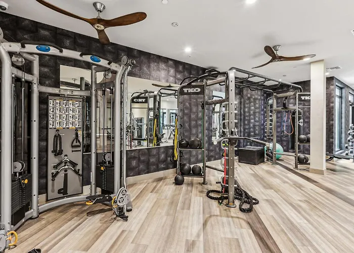 Apartment Boulevard Modern Roosevelt Row 1br Pool Gym 4
