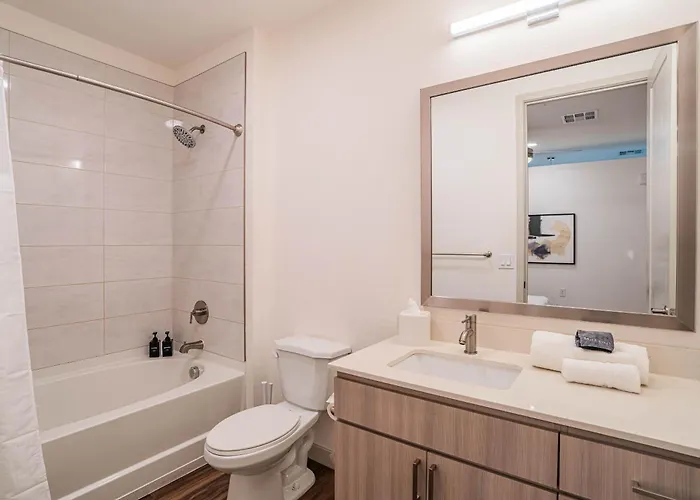 Boulevard Modern Roosevelt Row 1br Pool Gym 4