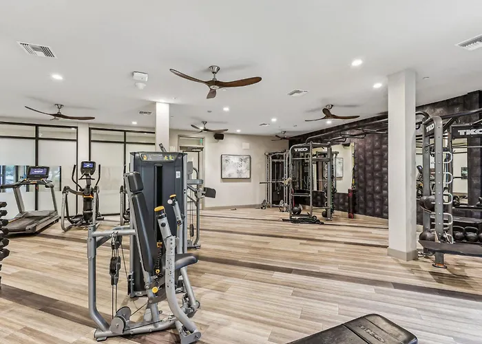 Apartment Boulevard Modern Roosevelt Row 1br Pool Gym 4 Phoenix