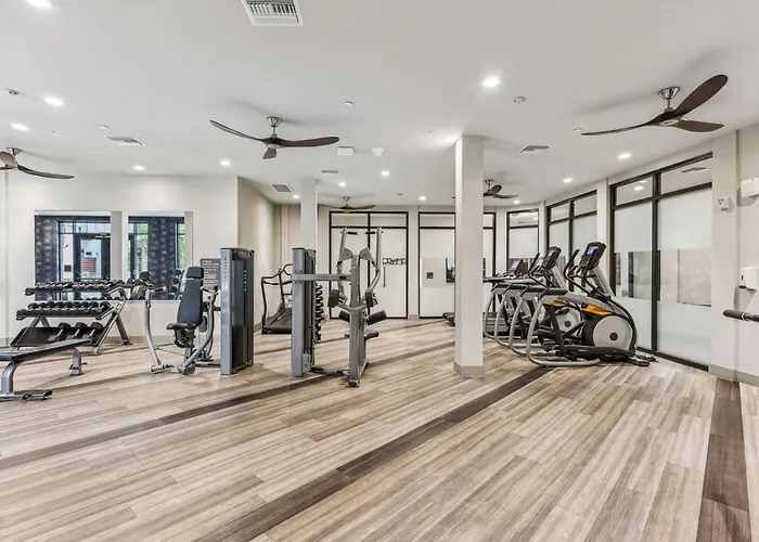 Apartment Boulevard Modern Roosevelt Row 1br Pool Gym 4