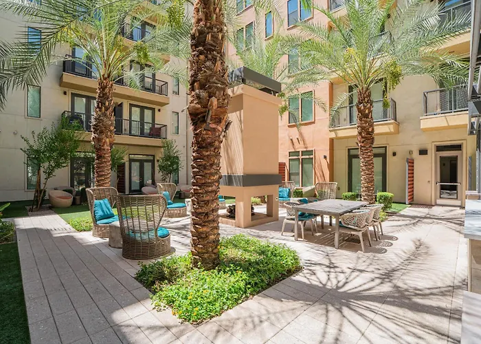 Boulevard Modern Roosevelt Row 1br Pool Gym 4